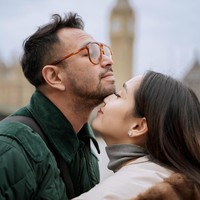 Setelah ke Paris, Raffi dan keluarganya melanjutkan liburan ke London. Selama di London keduanya juga kembali memamerkan kemesraan mereka. Foto: Instagram/@raffinagita1717