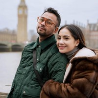 Kerap memamerkan kebersamaan mereka, pasangan yang menikah pada 17 Oktober 2014 itu memang selalu terlihat mesra. Selama liburan keduanya juga terlihat selalu nempel bak prangko. Foto: Instagram/@raffinagita1717