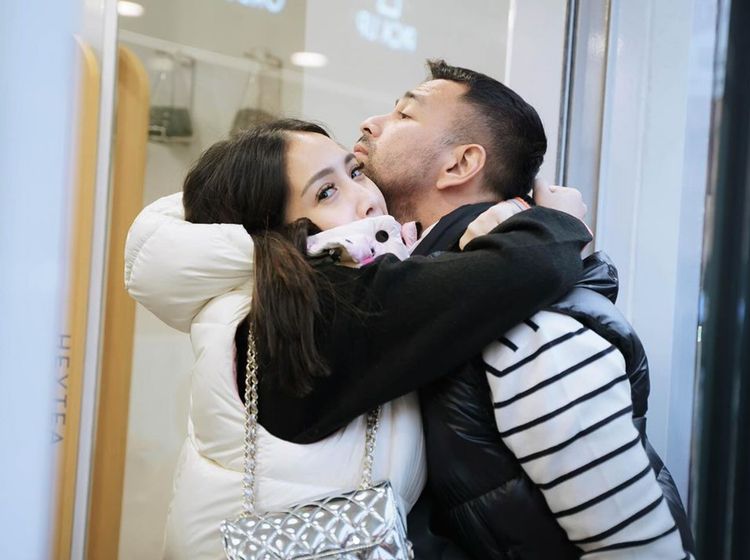 7 Foto Mesra Raffi Ahmad & Nagita Slavina di Paris Hingga London, Bikin Gemas