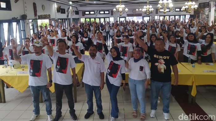 Relawan Bolone Mase ladies di Magelang, Minggu (7/1/2024)