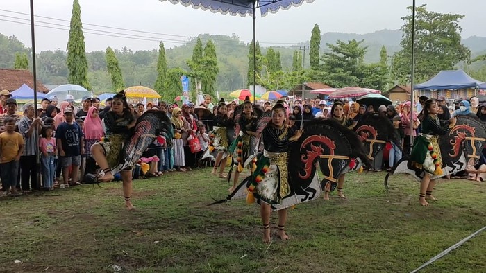 Relawan Prabowo Gelar Jathilan
