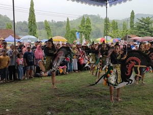Relawan Prabowo-Gibran Gelar Pentas Seni Jathilan di Kulon Progo