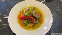 Setelah dimasak beberapa saat, asam-asam iga  mereka pun sudah jadi. Rasanya asam dan menyegarkan. Slurppp! Foto: Detikcom / Atiqa Rana