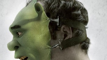 Apakah ini bisa menjamin anak-anak buat nonton Saw III, dengan tampilan Shrek yang seperti ini. Foto: (Bored Panda).