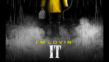 Film IT yang diupayakan untuk terasa lebih fun bagi anak-anak. Tapi nampaknya tetap menyeramkan ya. Foto: (Bored Panda).