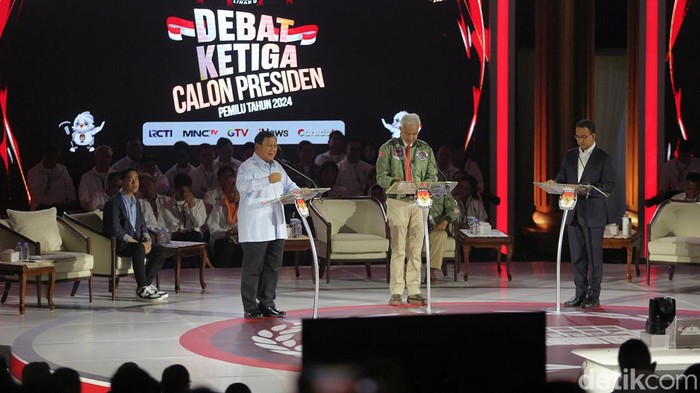 Semringah Ketiga Paslon Capres saat Ruang Debat Riuh