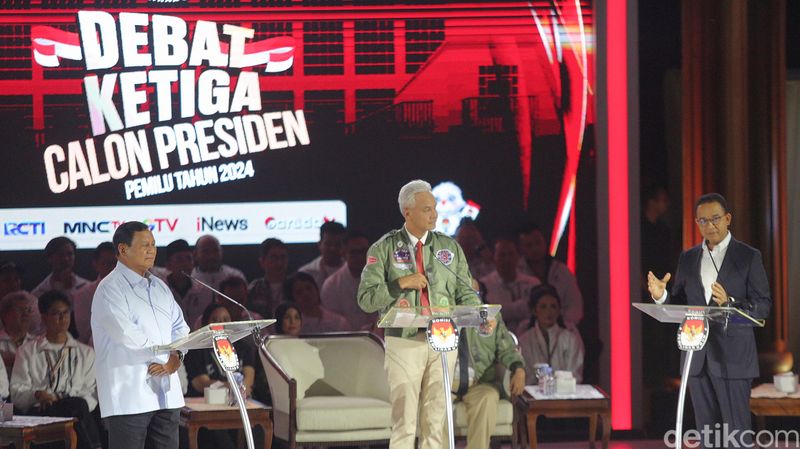 Semringah Ketiga Paslon Capres saat Ruang Debat Riuh