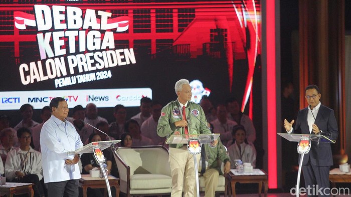Semringah Ketiga Paslon Capres saat Ruang Debat Riuh