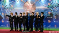 Stray Kids menyapa penggemarnya para STAY dengan senyuman ramah mereka.  Foto: Andhika Prasetia/ detikcom