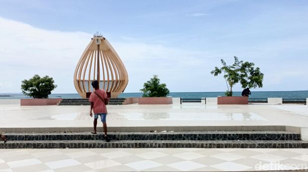 Suasana di Pantai Lasiana, Kota Kupang, Sabtu (6/1/2024). (Simon Selly / detikBali)