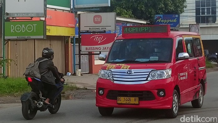 Angkutan transportasi Feeder LRT di Palembang.