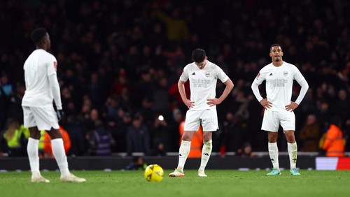 Soccer Football -  FA Cup - Third Round - Arsenal v Liverpool - Emirates Stadium, London, Britain - January 7, 2024 Arsenals Declan Rice and Arsenals William Saliba look dejected after Liverpools Luis Diaz scored their second goal Action Images via Reuters/Matthew Childs