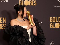Lily Gladstone Jadi Aktris Asli Amerika Pertama yang Menang di Golden Globe