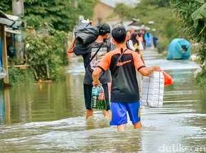 Banjir Karawang Meluas, 6 Desa Terendam-Ribuan Orang Mengungsi