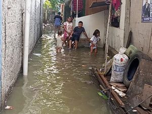 Turap di Kembangan Utara Jakbar Selesai Dibangun, Warga Masih Kebanjiran