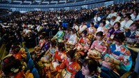 Peserta menghadiri upacara perayaan Hari Kedewasaan di Yokohama, Jepang, Senin (8/1/2024).  