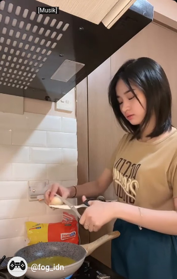 Keseruan Catheez saat Jajan di Angkringan hingga Makan Oyster