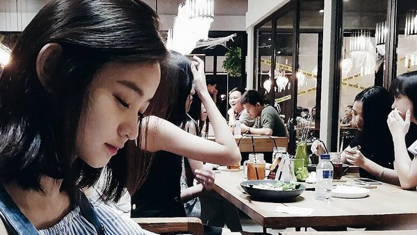 Keseruan Catheez saat Jajan di Angkringan hingga Makan Oyster