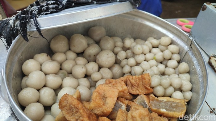 Cilok Midun di Ciamis yang hit.