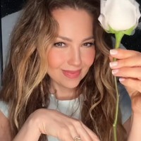 nonton rosalinda di usia kecil dan ketika aku berusia 34 tahun. dia masih seperti dulu,” tulis netizen. mba Rosalinda dulu aku nonton kmu waktu masih SD dan sekarang aku semakin tua, knpa kamu semakin muda,” komentar warganet lainnya. Foto: dok. TikTok/Thalia