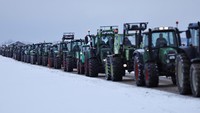 Konvoi traktor para petani telah mencapai Gerbang Brandenburg yang ikonik pada pukul 17.30 waktu setempat, menurut harian lokal Berliner Zeitung.