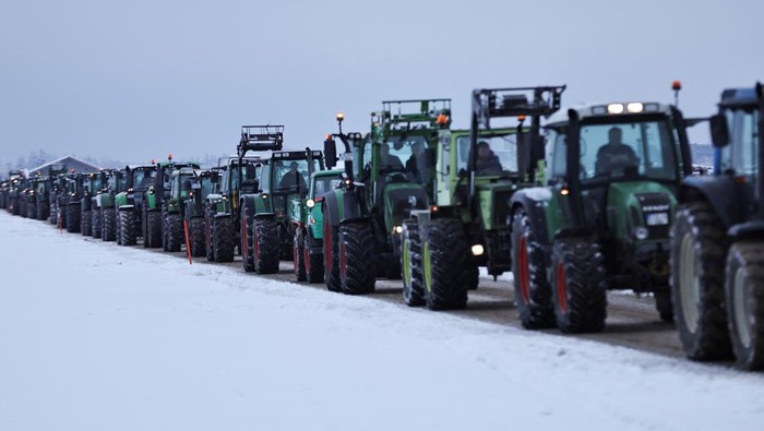 German farmers protest against the cut of vehicle tax subsidies of the so-called German Ampel coalition government in Berlin, Germany January 8, 2024. REUTERS/Nadja Wohlleben