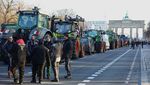 Puluhan Traktor Kembali Turun ke Jalan Bikin Lalin di Berlin Lumpuh
