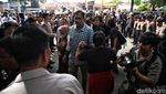 Senyum Haris Azhar-Fatia Saat Divonis Bebas