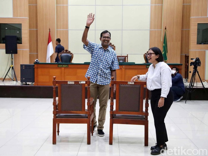 Sidang vonis perkara dugaan pencemaran nama baik dengan terdakwa Haris Azhar dan Fatia Maulidiyanti digelar hari ini. Sidang digelar di PN Jakarta Timur.