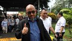 Senyum Haris Azhar-Fatia Saat Divonis Bebas