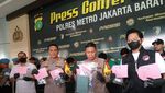Ibra Azhari Hanya Tertunduk saat Polisi Perlihatkan Barang Bukti Narkoba