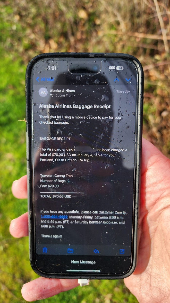 iPhone penumpang Alaska Airlines ditemukan utuh di pinggir jalan.