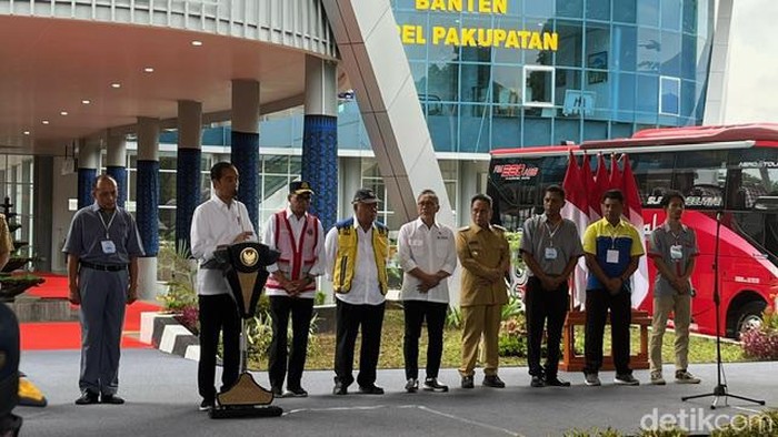 Jokowi Resmikan Revitalisasi Terminal di Serang