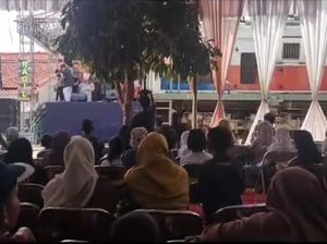 Assalamualaikum, Ada Kereta Numpang Lewat di Kondangan Warga