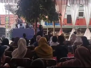 Viral Kereta Numpang Lewat di Kondangan Warga, Begini Ceritanya