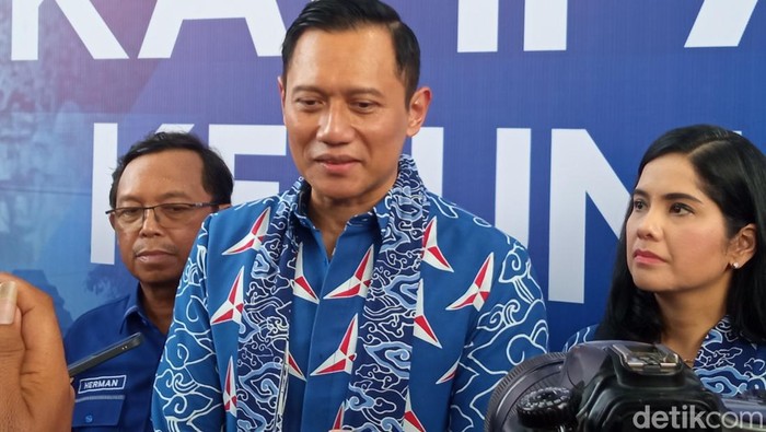 Ketua Umum Partai Demokrat, Agus Harimurti Yudhoyono saat melakukan kunjungan ke Cirebon