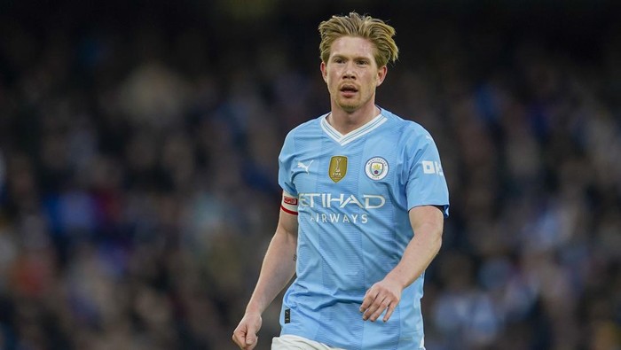 Manchester Citys Kevin De Bruyne runs during the English FA Cup third round soccer match between Manchester City and Huddersfield Town, at the Etihad stadium in Manchester, England, Sunday, Jan. 7, 2024. (AP Photo/Dave Thompson)