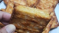 Kue Gabin Tape Singkong Duo Bocil bisa ditemui di Depok. Rasa original tape singkong yang renyah, empuk, sedikit manis. Harganya 3 ribuan saja. Foto : Shopee / Duo Bocil Snack