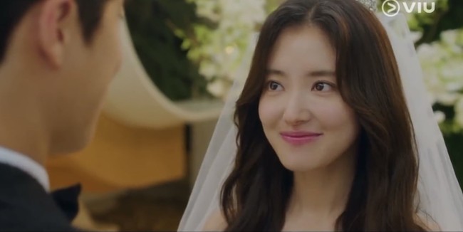 Drama MBC yang tayang secara legal di Viu ini sukses meraih rating tinggi 9,3% di episode terakhirnya yang tayang pada Sabtu (6/1/2023). Romansa Lee Si Young sebagai Park Yeon Woo dan Bae In Hyuk sebagai Kang Tae Ha mampu menyaingi My Demon yang dibintangi Kim You Jung dan Song Kang dari SBS yang tayang di slot waktu sama. Foto: Dok. Instagram @mbcdrama_now