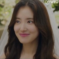 Drama MBC yang tayang secara legal di Viu ini sukses meraih rating tinggi 9,3% di episode terakhirnya yang tayang pada Sabtu (6/1/2023). Romansa Lee Si Young sebagai Park Yeon Woo dan Bae In Hyuk sebagai Kang Tae Ha mampu menyaingi My Demon yang dibintangi Kim You Jung dan Song Kang dari SBS yang tayang di slot waktu sama. Foto: Dok. Instagram @mbcdrama_now