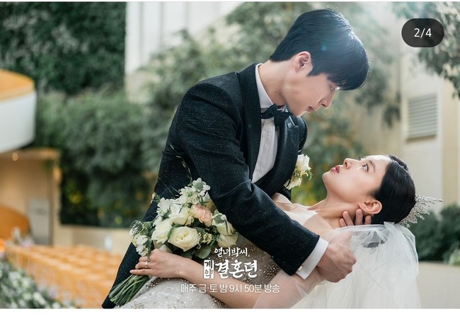 Foto-foto pernikahan pasangan drakor The Story of Parks Marriage Contract pun viral di media sosial. Banyak netizen memuji akting Bae In Hyuk dan Lee Si Young yang bikin baper dan belum siap berpisah dengan mereka. Foto: Dok. Instagram @mbcdrama_now