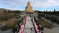 Begini suasana perayaan Natal di Gereja Ortodoks di Tbilisi, Georgia.  