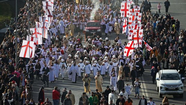 A boy rides a donkey during the traditional religious procession Alilo celebrating Orthodox Christmas in Tbilisi, Georgia, January 7, 2024. REUTERS/Irakli Gedenidze     TPX IMAGES OF THE DAY