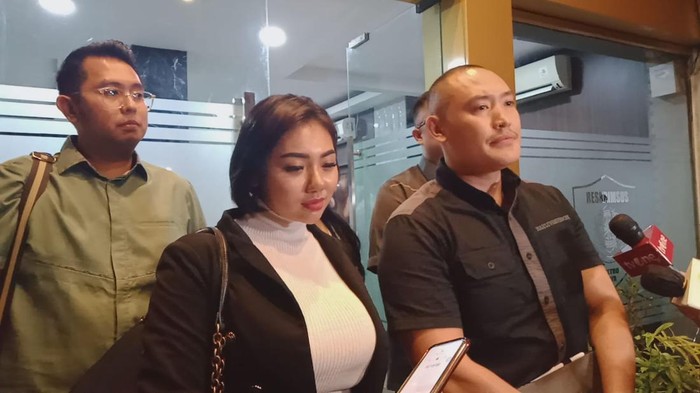 Melly 3GP diperiksa sebagai tersangka film porno