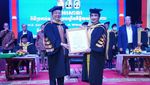 Momen Wiranto dan Putri Wardani Raih Gelar Doktor HC dari Universitas Cambodia