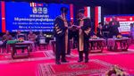 Momen Wiranto dan Putri Wardani Raih Gelar Doktor HC dari Universitas Cambodia