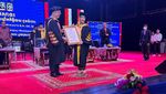 Momen Wiranto dan Putri Wardani Raih Gelar Doktor HC dari Universitas Cambodia