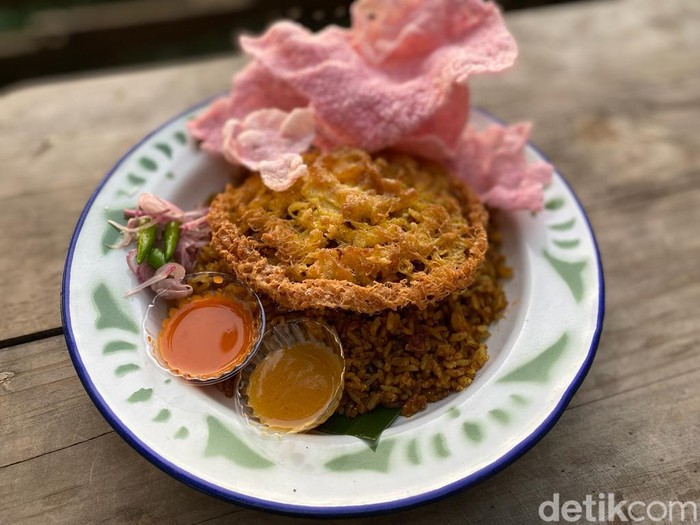 Sigadang: Lamaknyo! Nasi Goreng Padang Berlauk Paru dan Kalio Daging