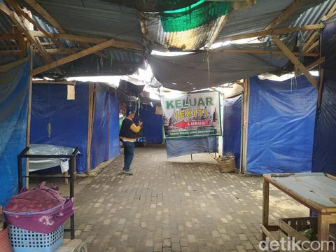 Para pedagang di kompleks Candi Borobudur, Kabupaten Magelang, menggelar aksi mujahadah bersama untuk menolak relokasi, Senin (8/1/2024).