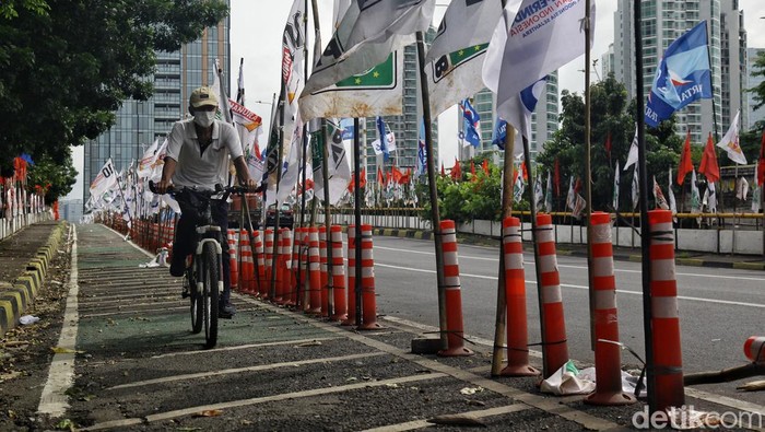Parah, Jalur Sepeda di Jembatan Kuningan Penuh APK